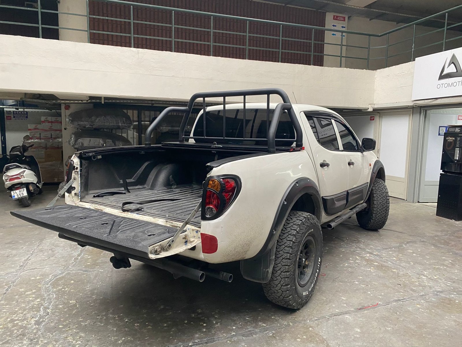 whatsapp-image-2025-02-13-at-14-43-35-2.jpeg Mitsubishi L200 Sürgülü Kapak 2007-2014 - Görsel 1